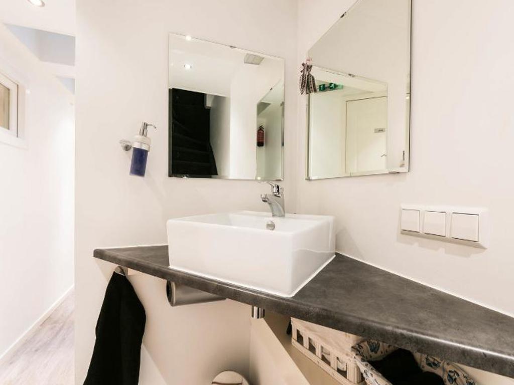 Lovely Canal Apartment อัมสเตอร์ดัม ภายนอก รูปภาพ