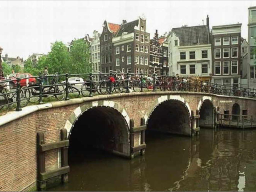 Lovely Canal Apartment อัมสเตอร์ดัม ภายนอก รูปภาพ